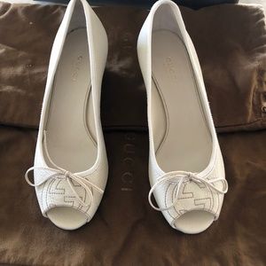 GUCCI Interlocking G Logo Leather Pumps Size: 5 | IT 35. FITS SIZE 6 ** NEW. **